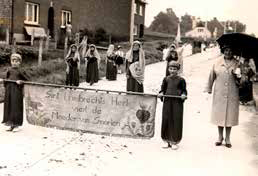 Processie voor de Moeder der Smarten ca 1958